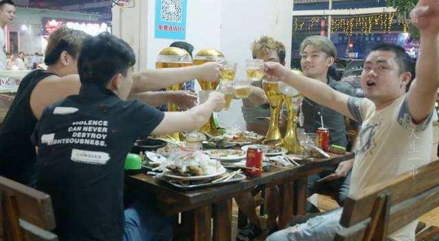 烧烤店老板爆料儿子视频,儿子视频背后的惊人真相