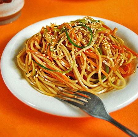 凉皮凉面爆料怎么做视频,夏日清爽美食轻松get！